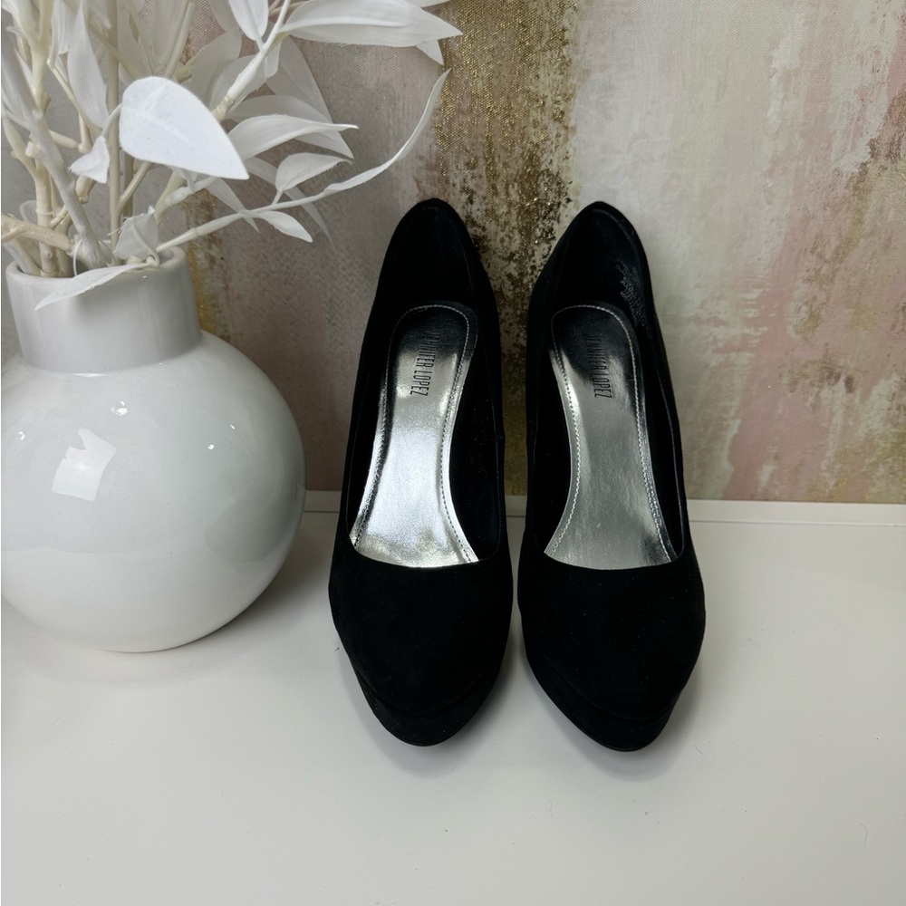 Jennifer Lopez black platform pumps Size 7